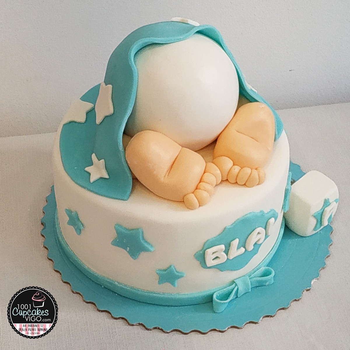 tarta-bautizo-modelado-bebe-y-mantita.jpg