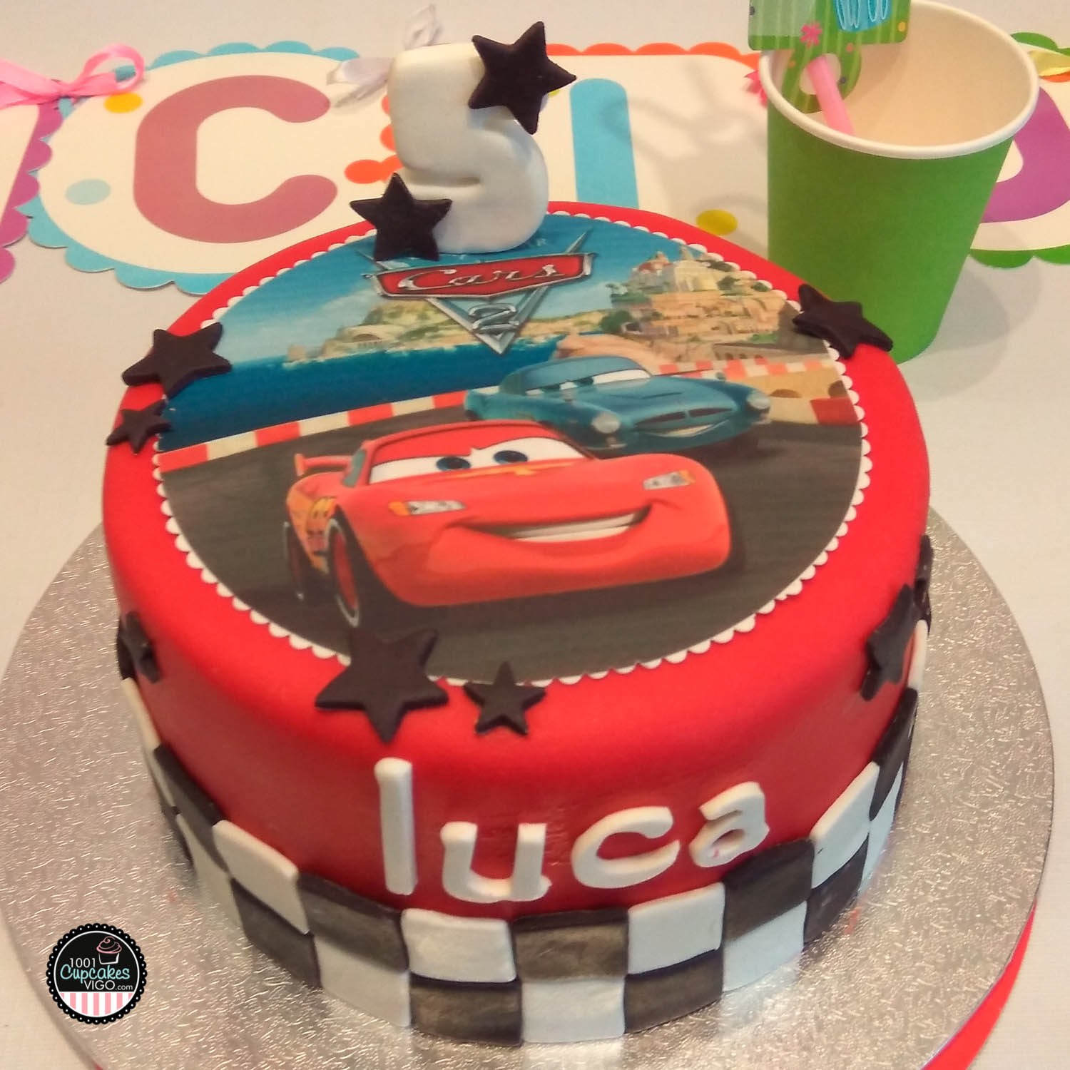 tarta-cars-con-oblea-en-plano.jpg