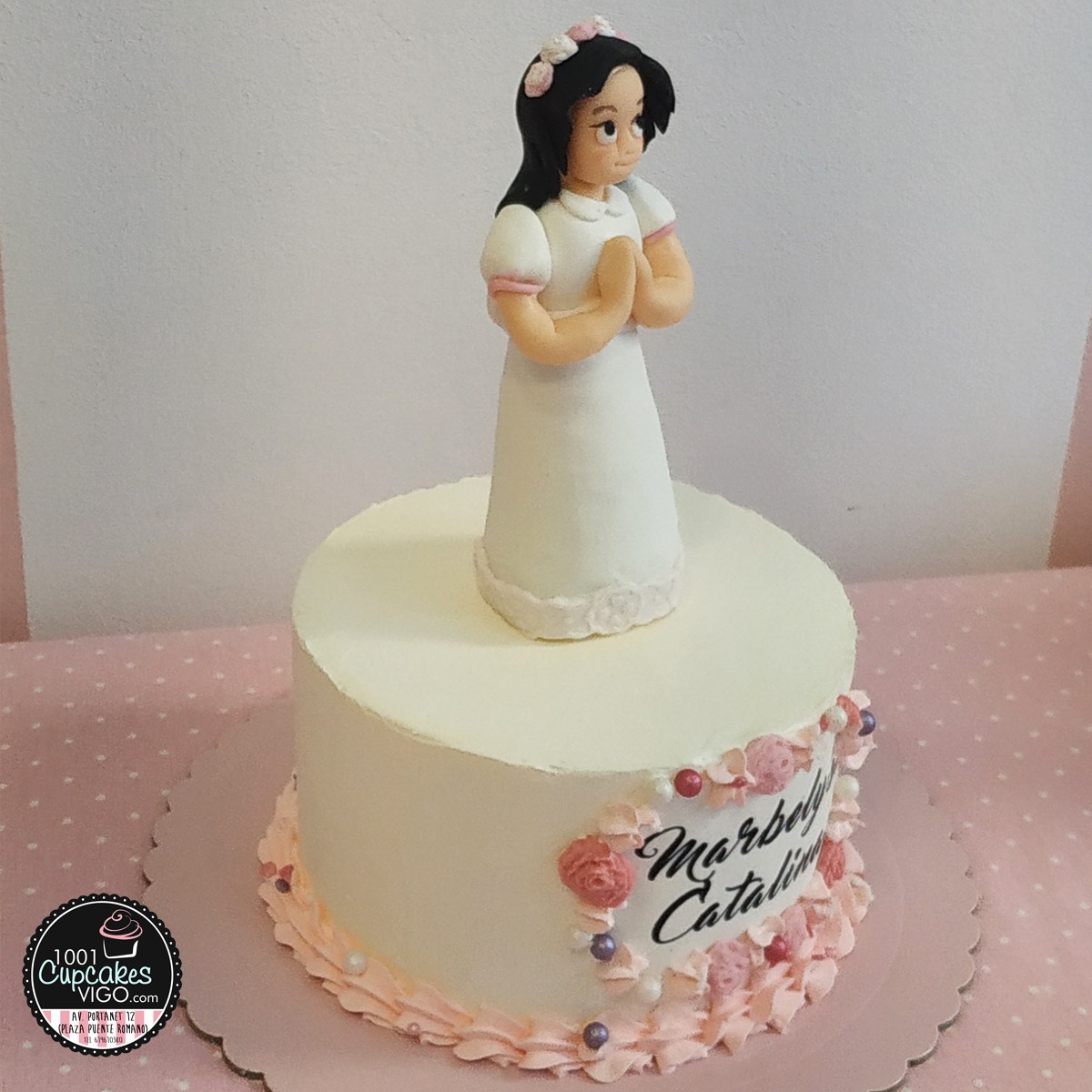 tarta-comunion-modelado-nina.jpg