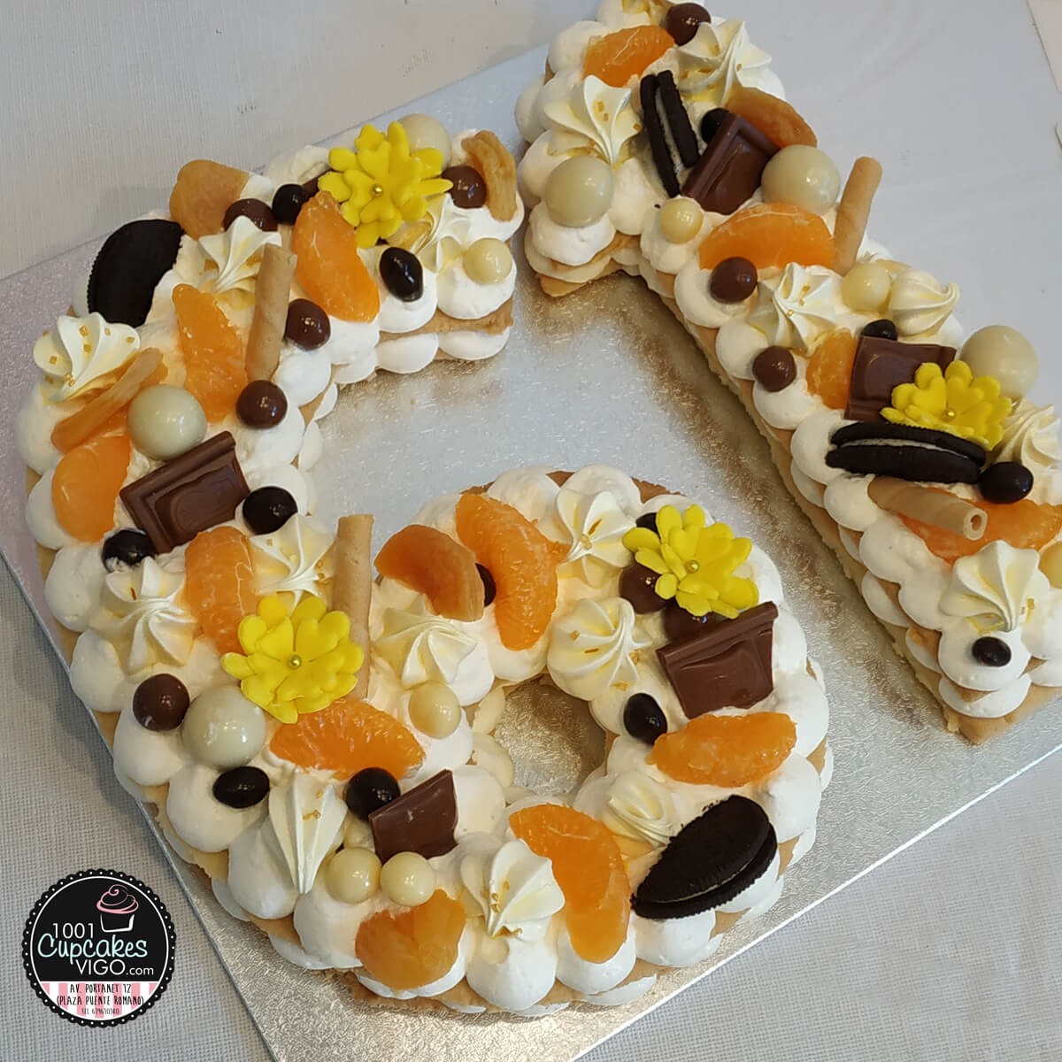 tarta-de-bizcocho-con-chocolates-y-frutos-del-bosque-3.jpg