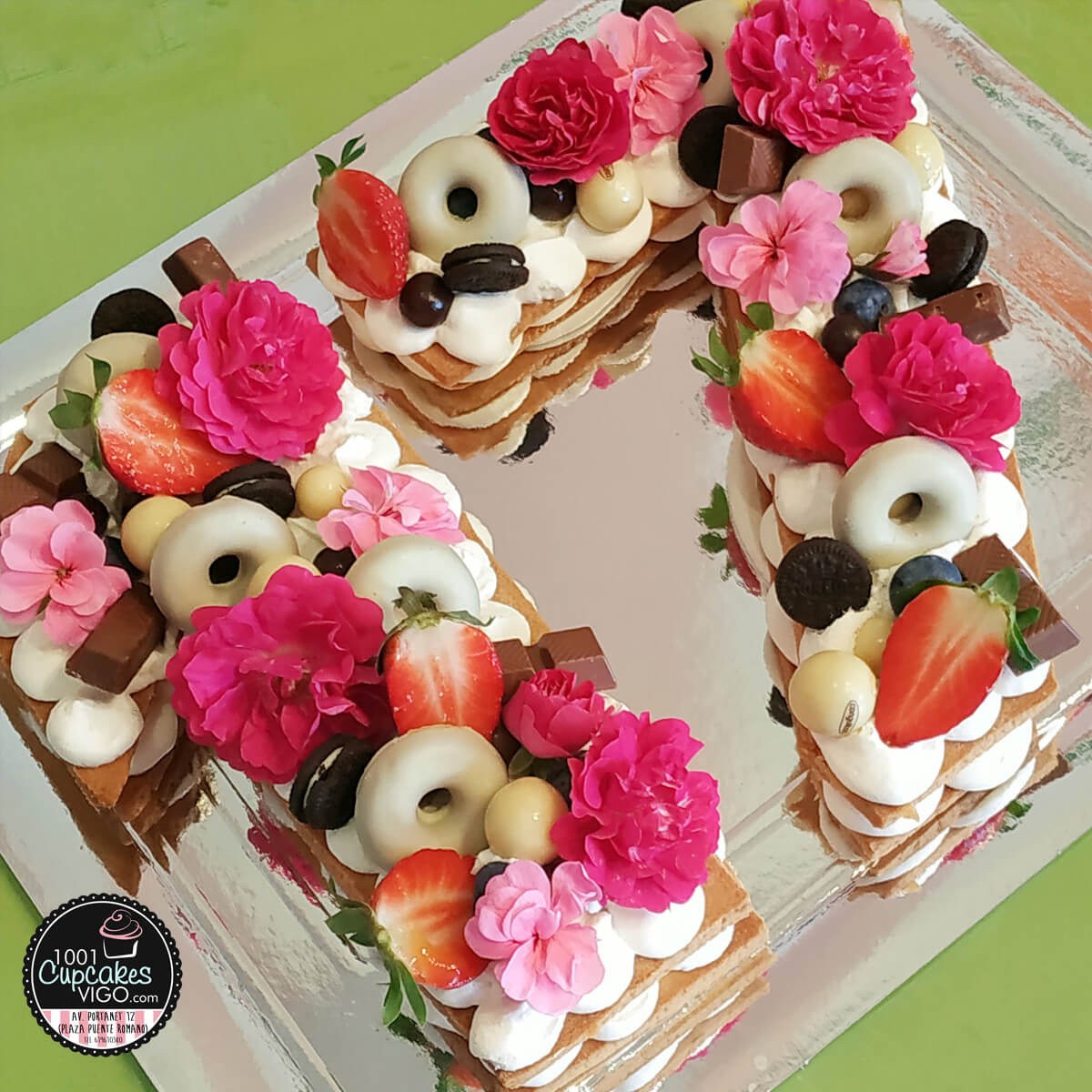tarta-de-bizcocho-con-chocolates-y-frutos-del-bosque-4.jpg