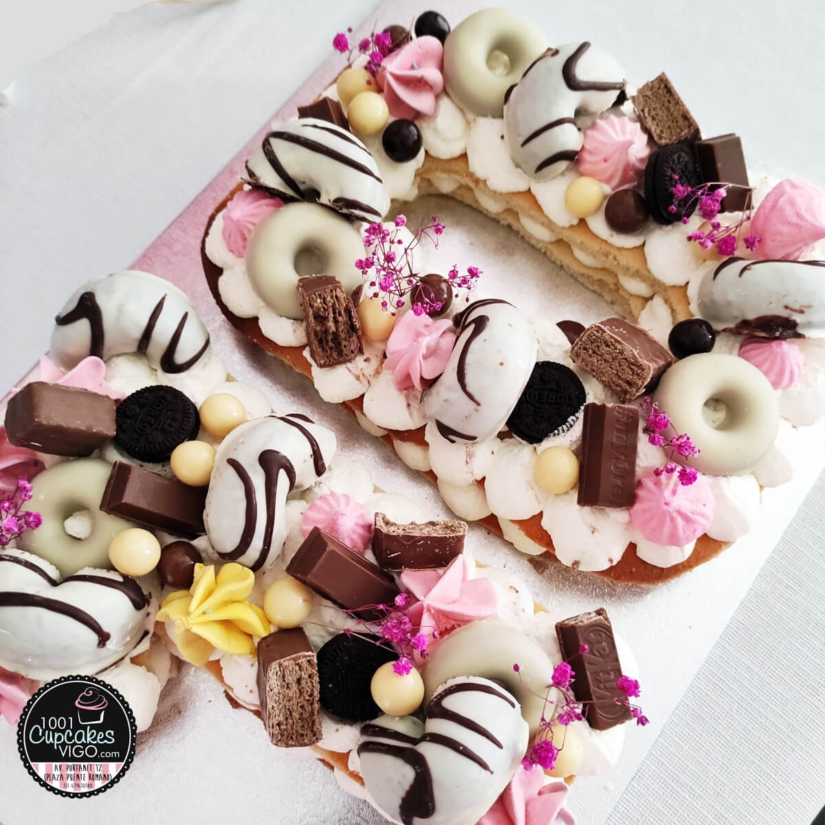 tarta-de-bizcocho-con-chocolates-y-frutos-del-bosque-7.jpg