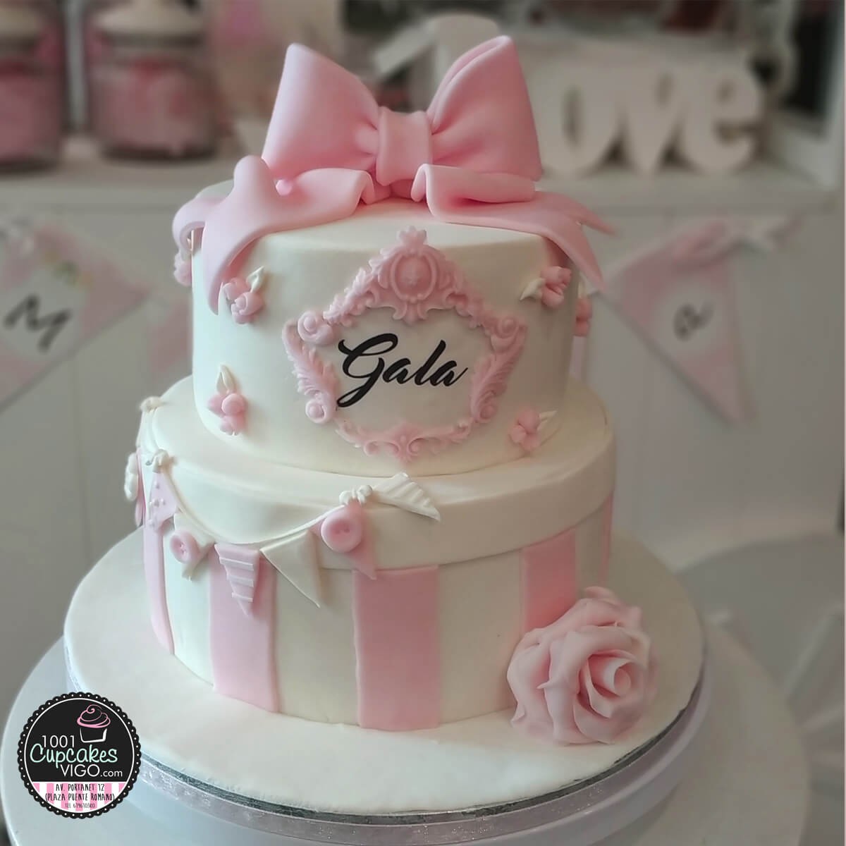tarta-lazo-y-flores.jpg